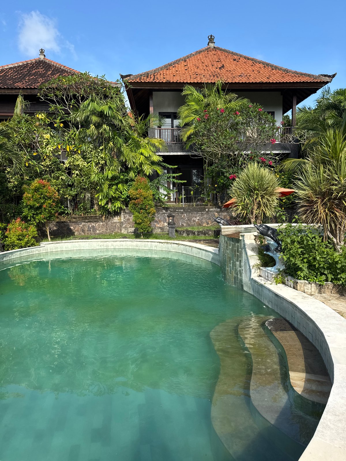 Luxury resort amenities documented in Ungasan, Indonesia