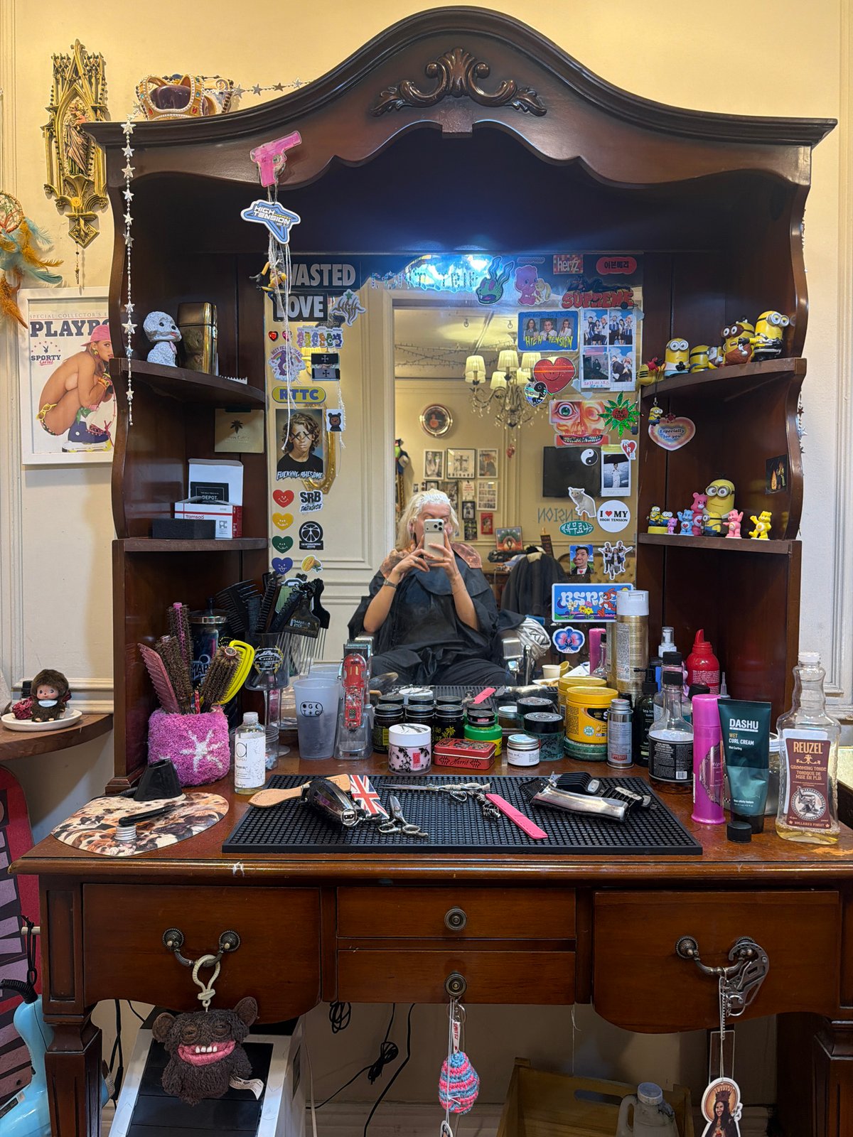 Personal vanity scene documented in Seoul residence