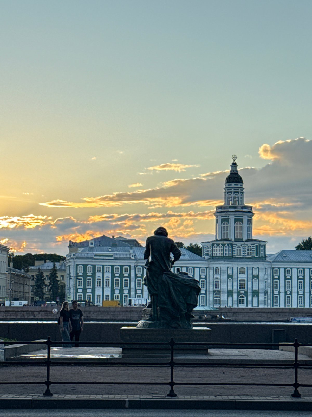 Street music and sunset views near the Kunstkamera, St. Petersburg