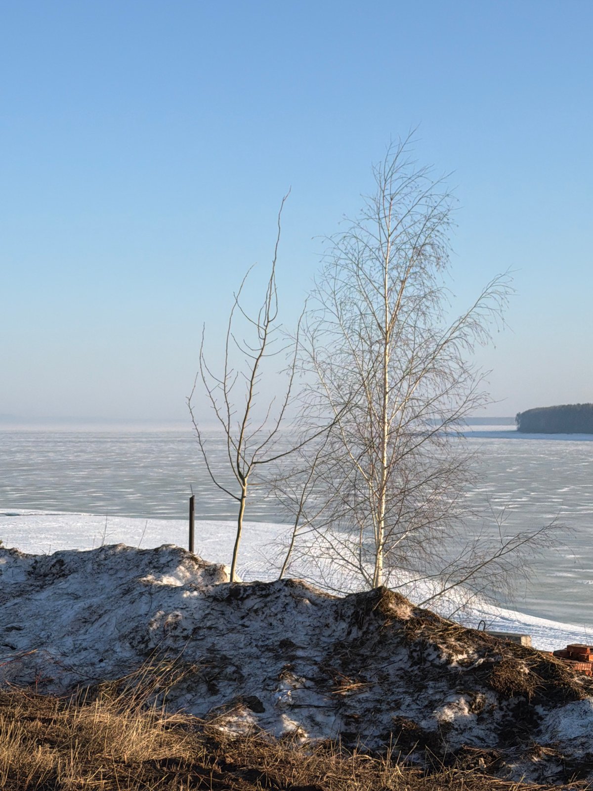 Woman documents winter riverside scenery in Chaikovsky, Russia