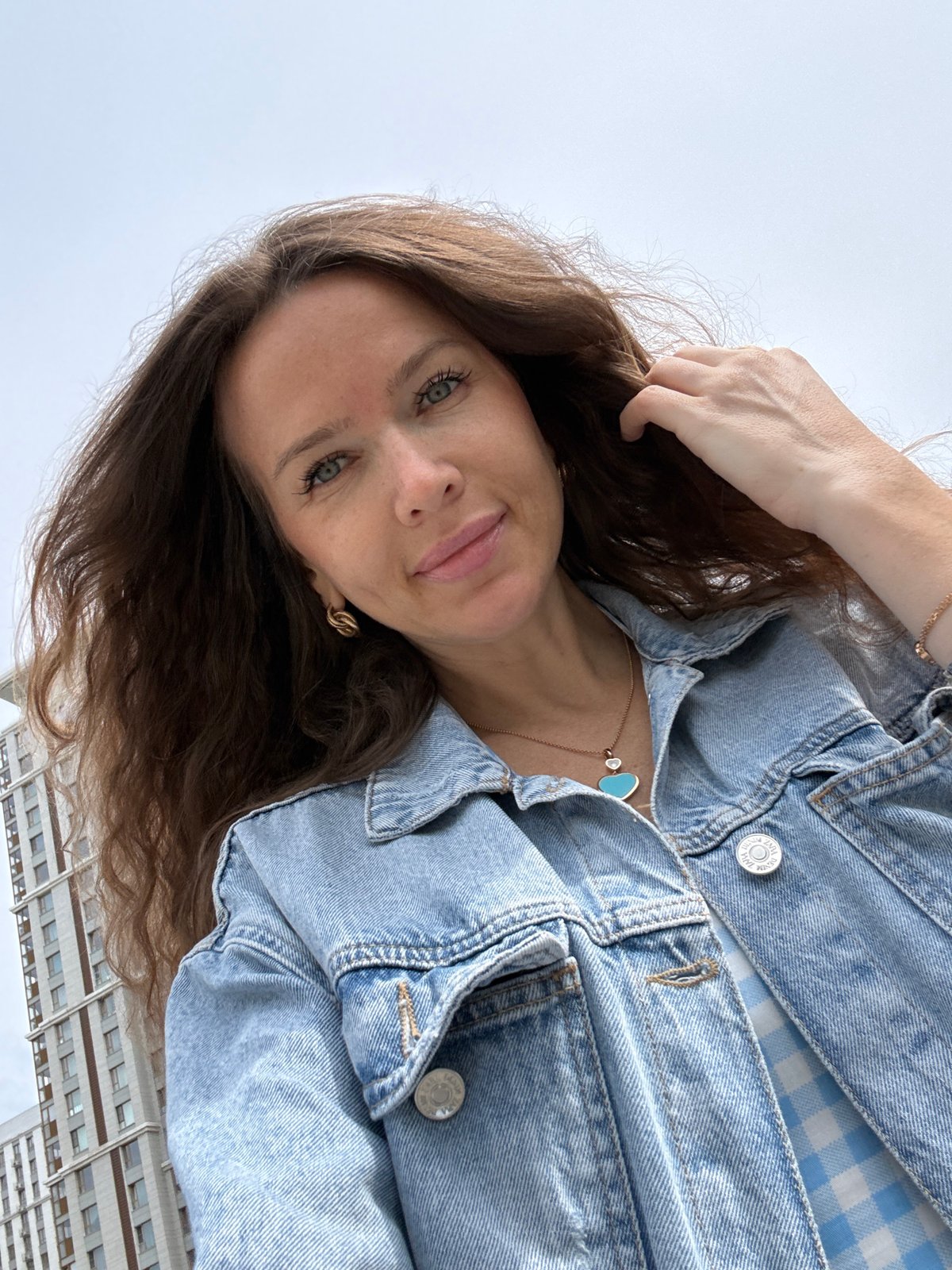 Café, streets, and selfies across a Moscow morning