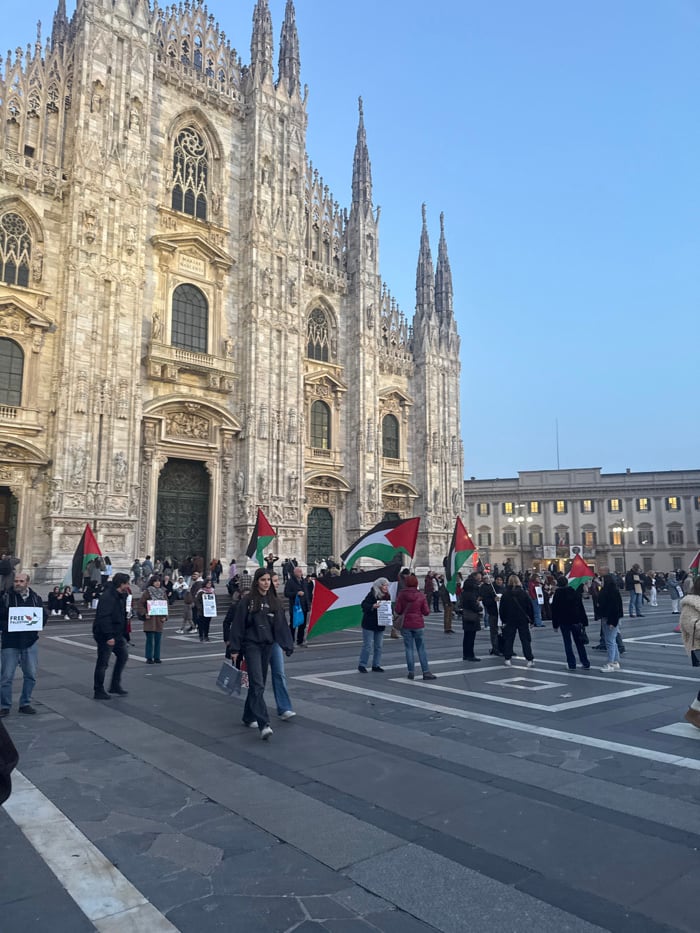 Tourist captures Milan's iconic landmarks during evening hours