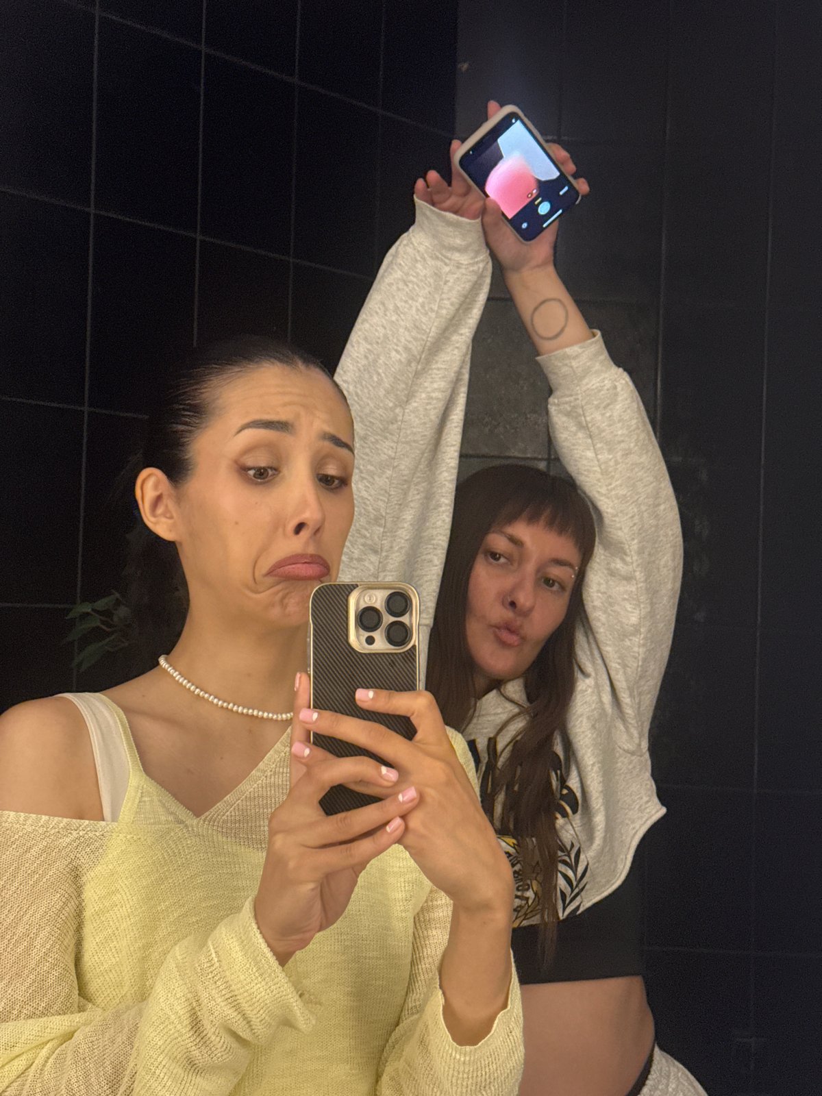 A casual afternoon in Votkinsk: selfies, pets, and apartment life