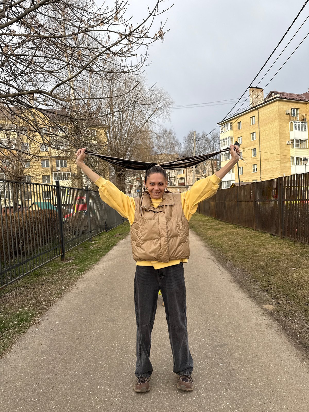 Woman poses for personal photo session in Rusanovo