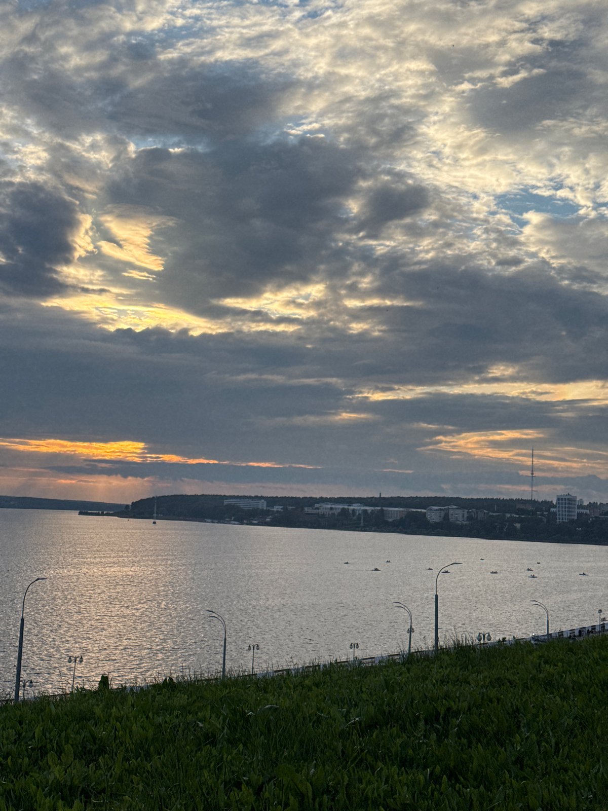 Residents capture golden hour scenes along Izhevsk waterfront