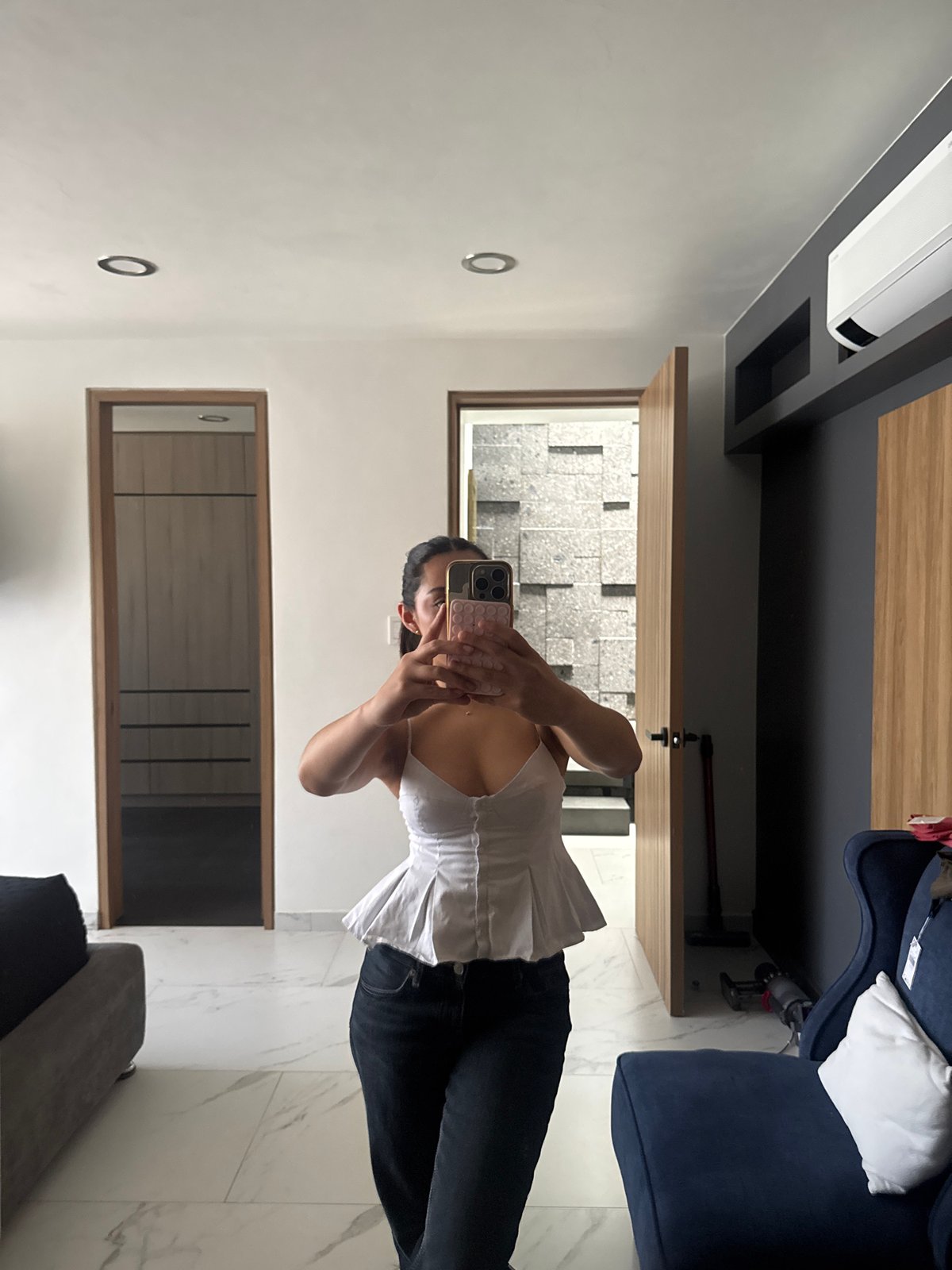 Woman takes mirror selfies in Puebla residential space