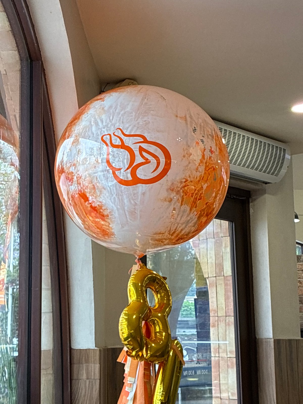 Orange balloon spotted inside Cuautitlán Izcalli building