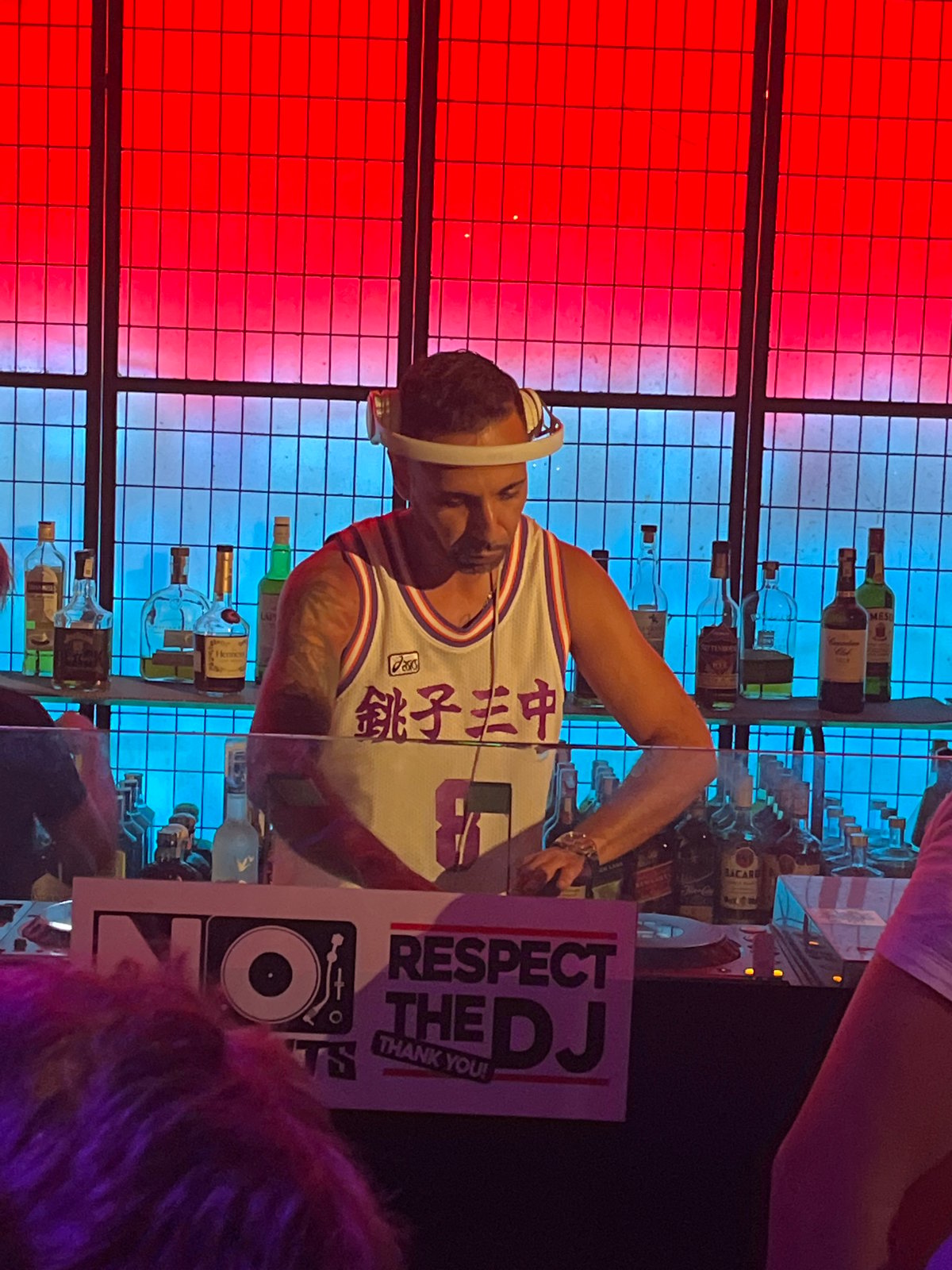 Đà Nẵng nightlife venues bustling with DJs and crowds