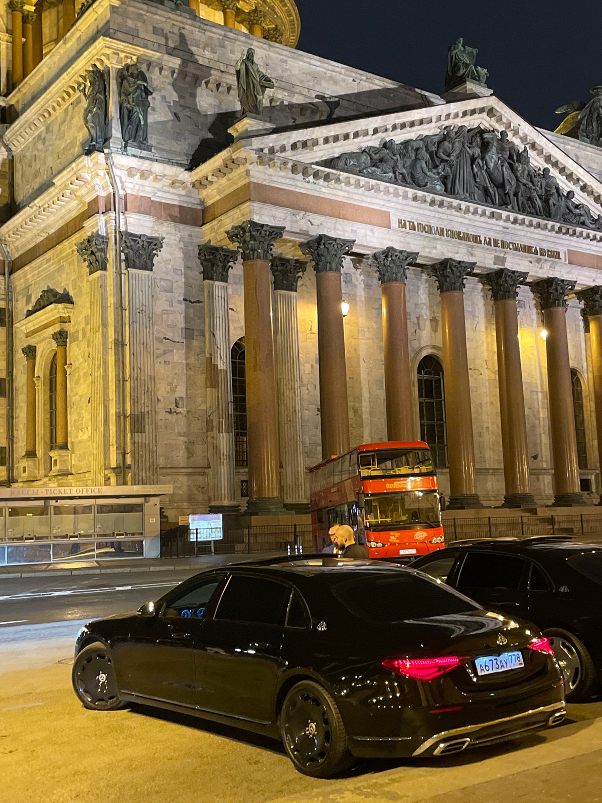 Night scenes captured around St. Isaac's Cathedral, Saint Petersburg