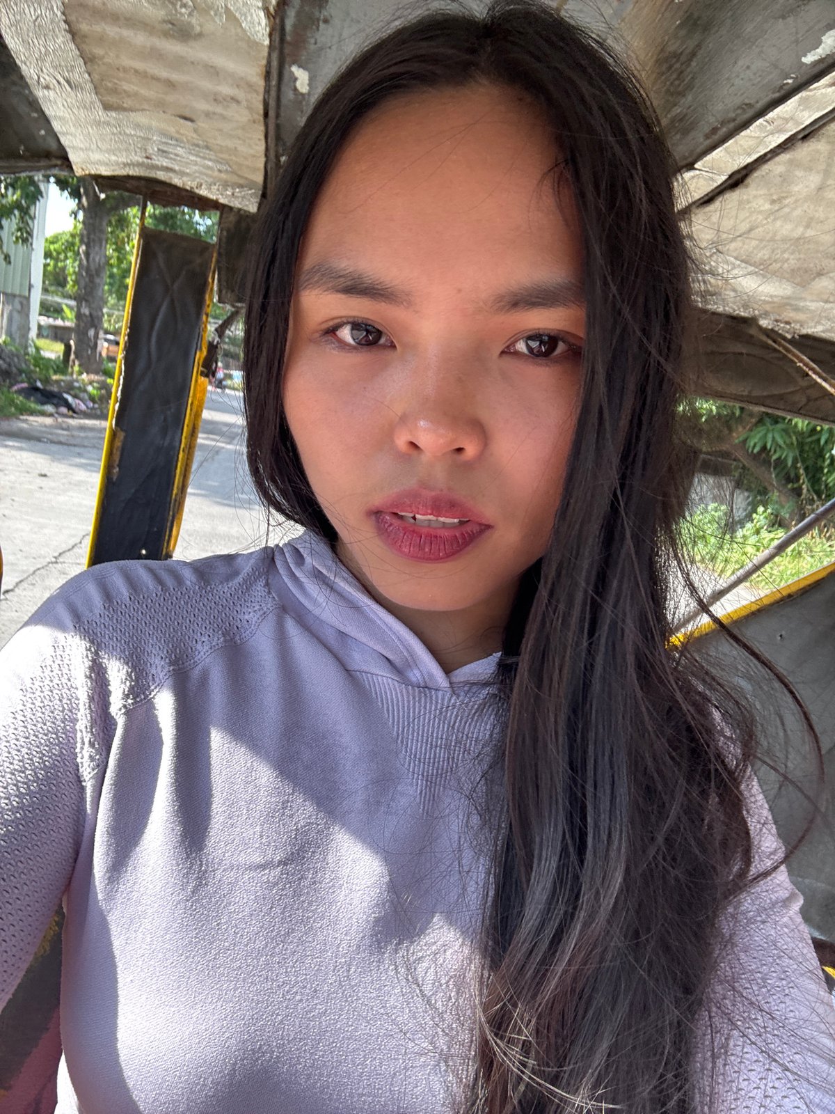 Woman takes selfies in tricycle, Davao City