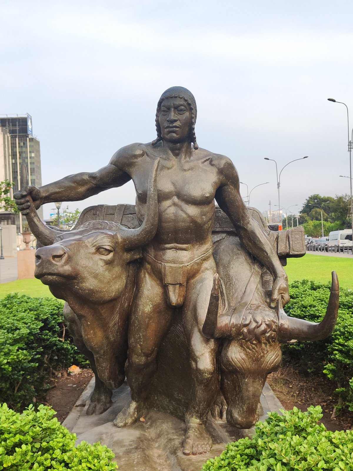 Bronze statue of indigenous man on bulls spotted Lima