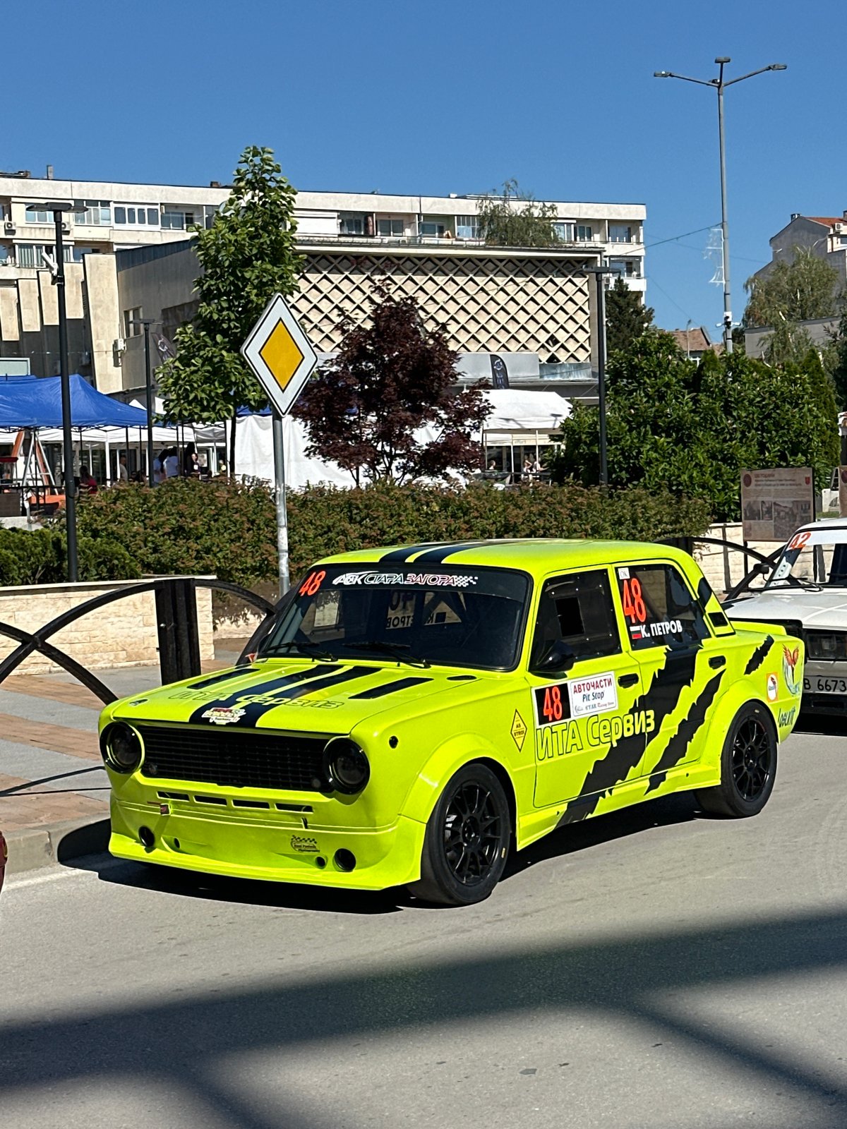 Rally cars line up in Gorna Oryahovitsa town center