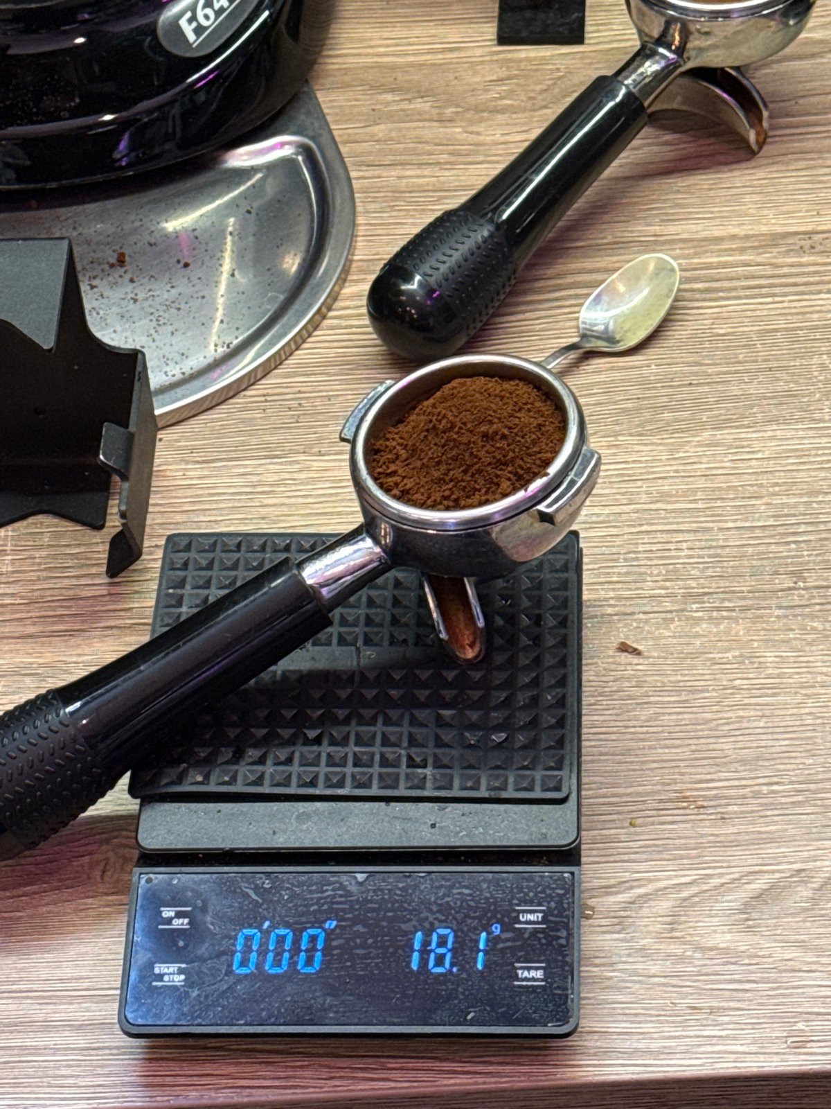 Espresso dialed in: grinding, dosing, and tamping in Moscow