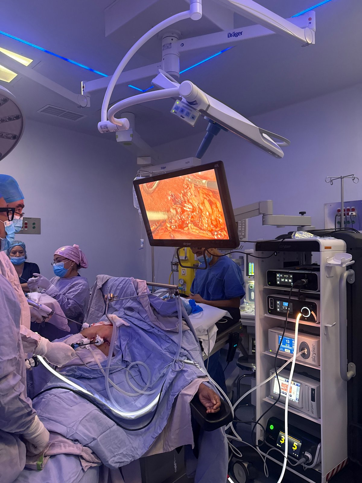 Medical team performs laparoscopic surgery in Tlaxcalancingo facility