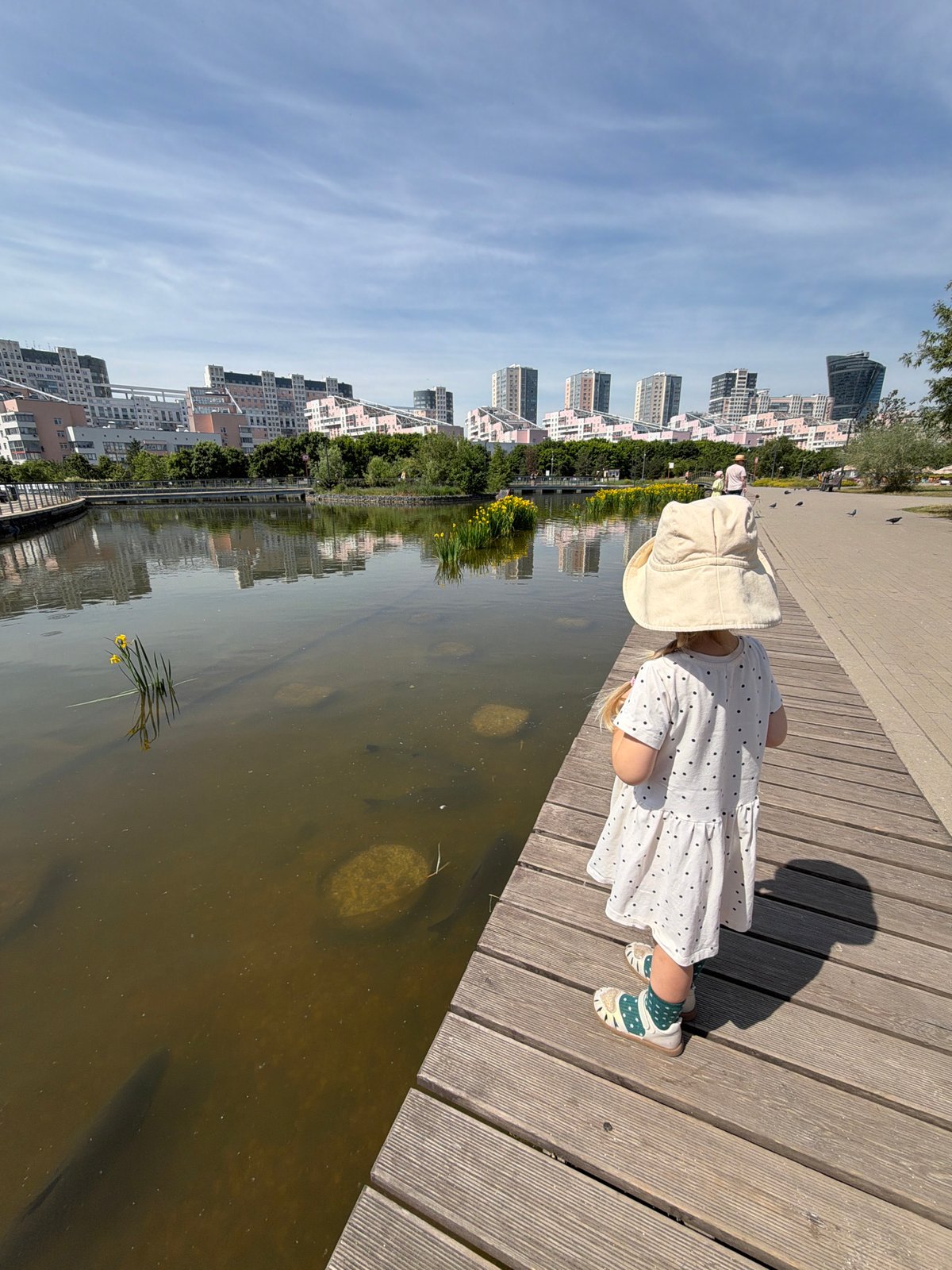 Sunday morning park life captured across Khimki, Russia
