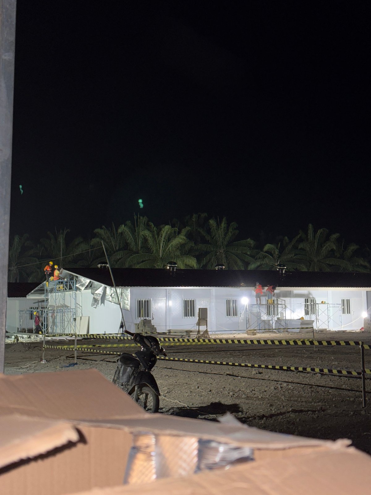 Night construction work continues at Simpangempat building site