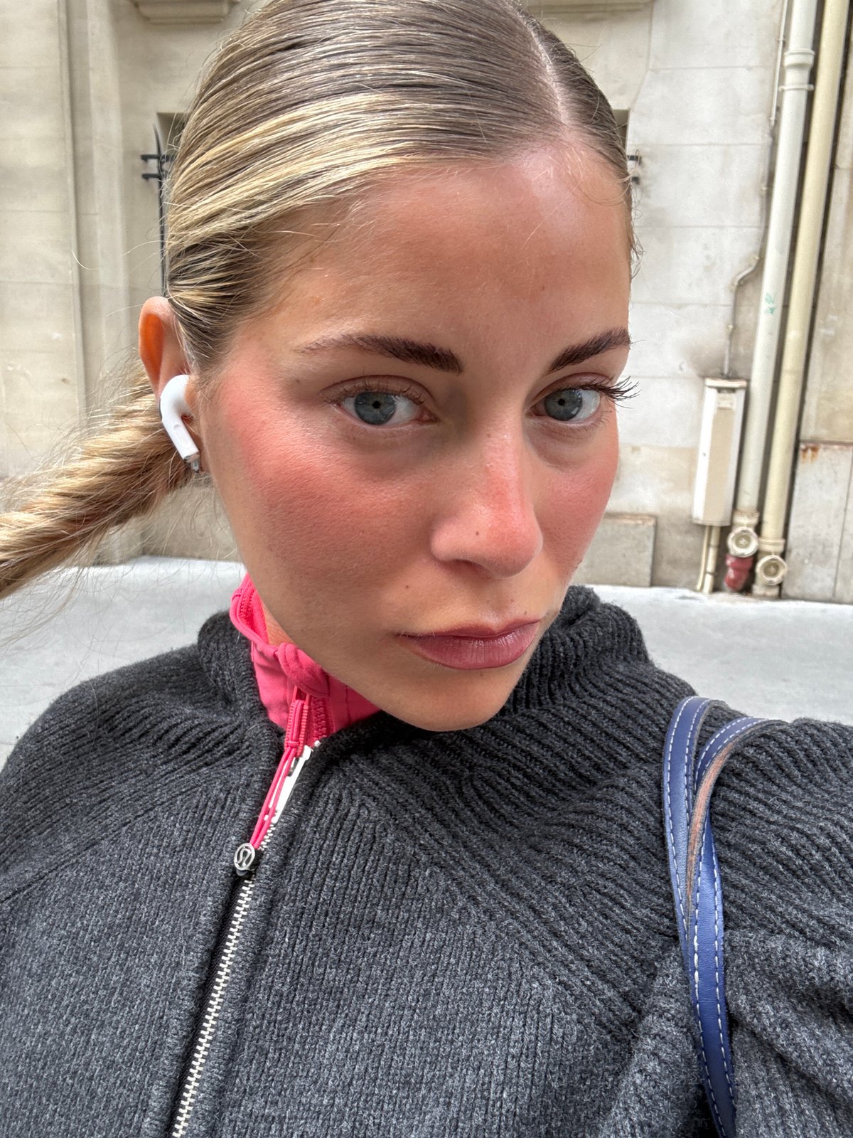 Woman documents daily routine through selfies in Paris