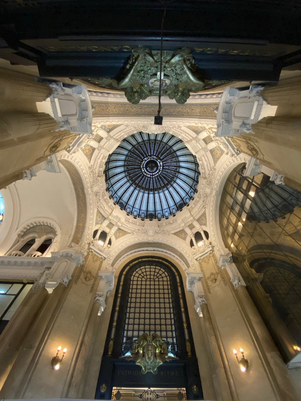 Witnesses document Buenos Aires' historic Galerías Pacífico mall architecture