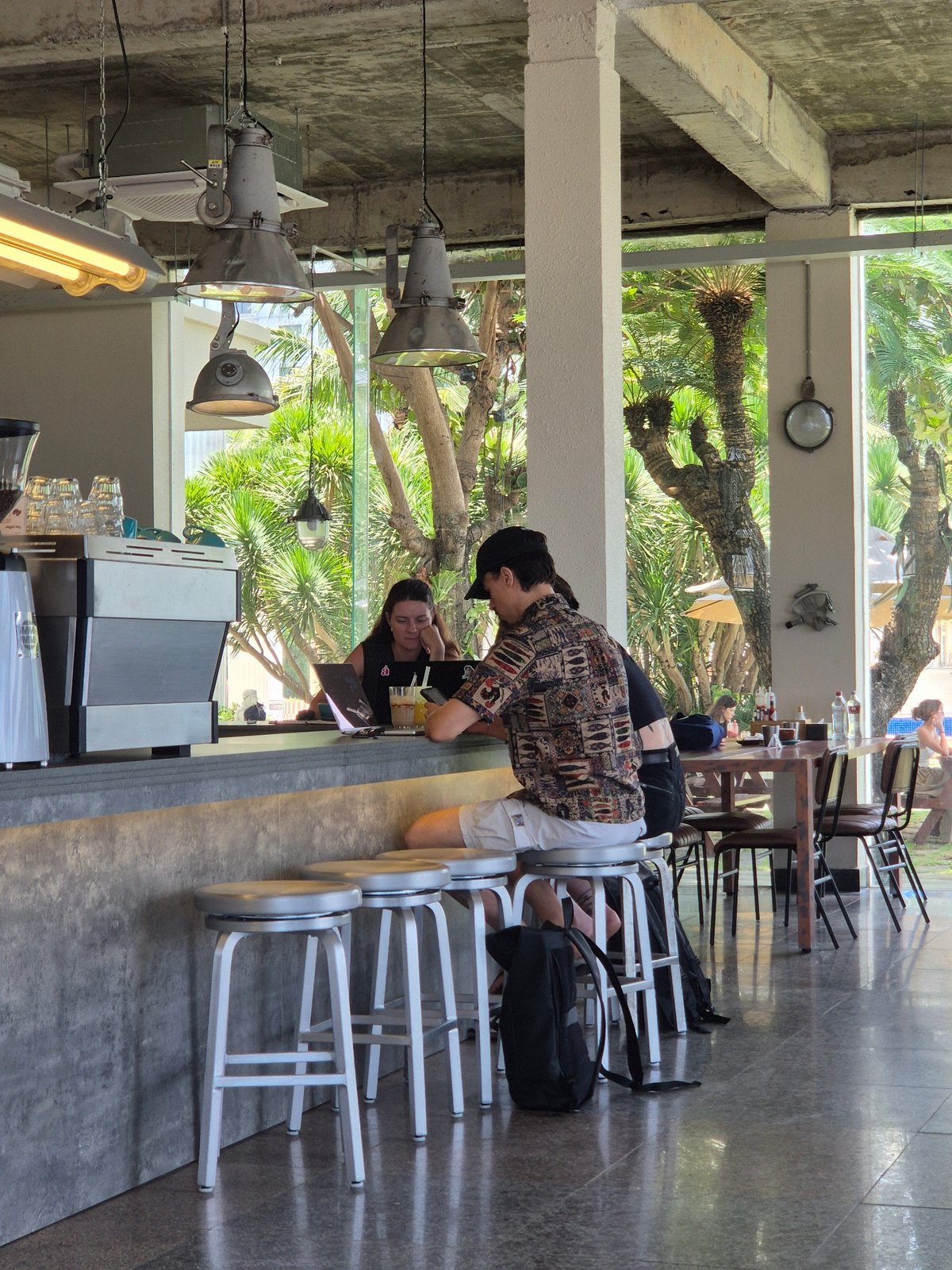 Morning at a beachfront café in Đà Nẵng