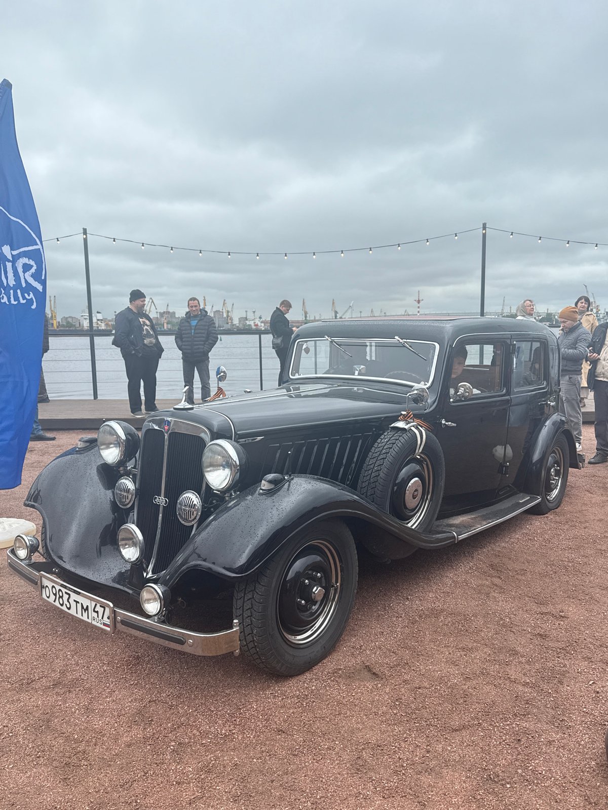 Vintage car show draws enthusiasts to Saint Petersburg waterfront