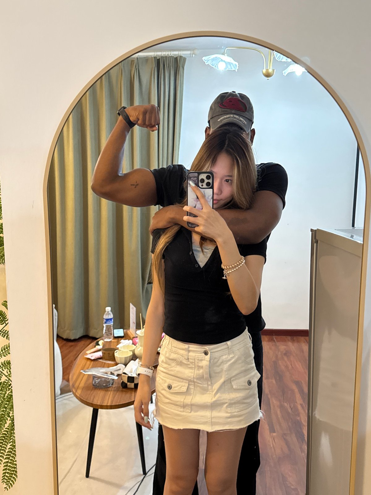 Couple Takes Mirror Selfies in Yuzhong District Hotel Room