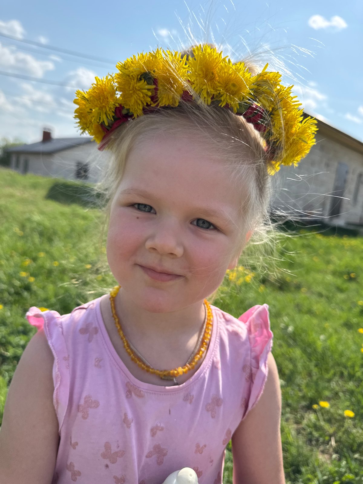 Spring day brings flower crowns and ice cream to Russian field