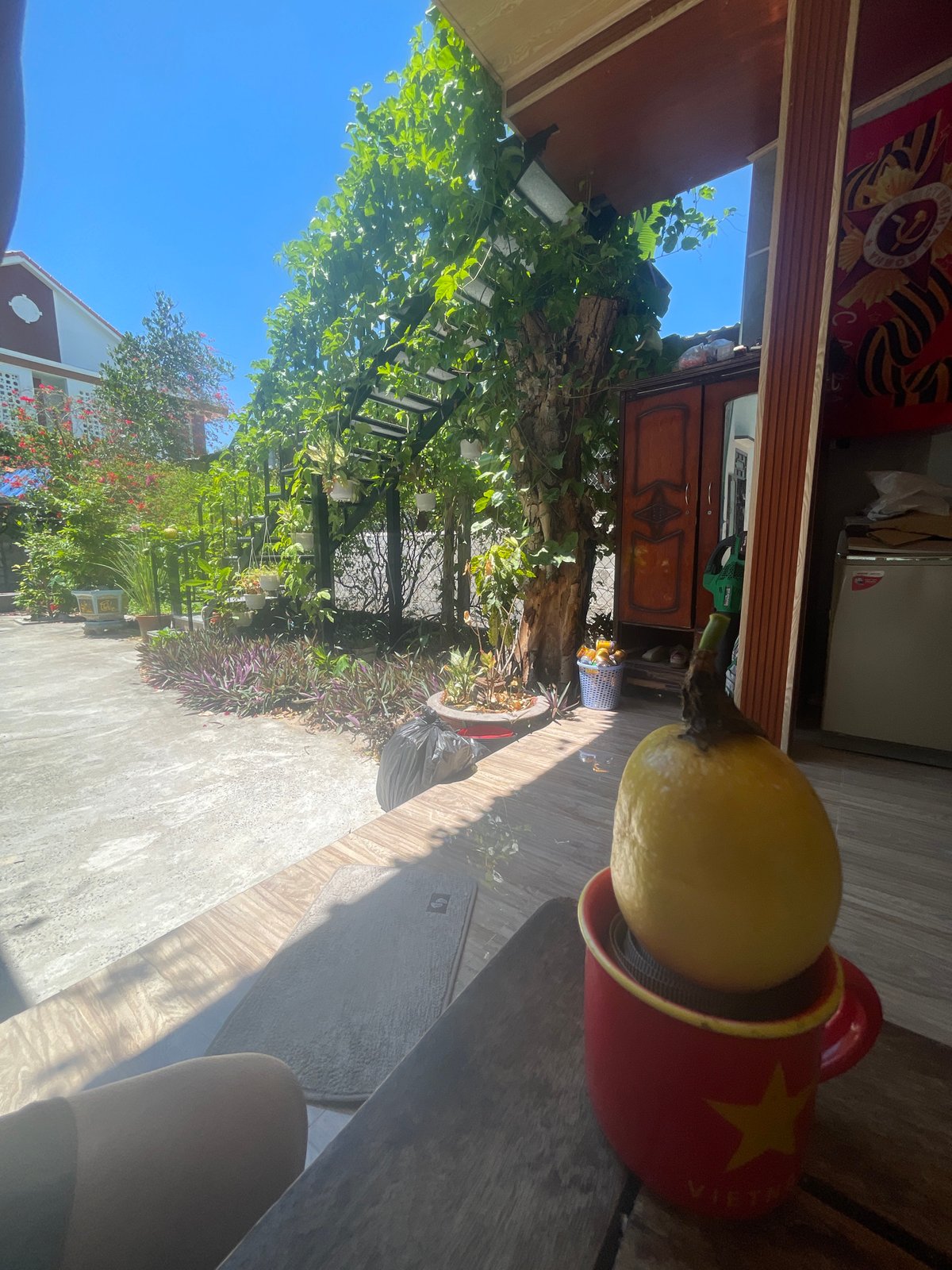 Everyday details from a Phan Thiet residence, inside and out