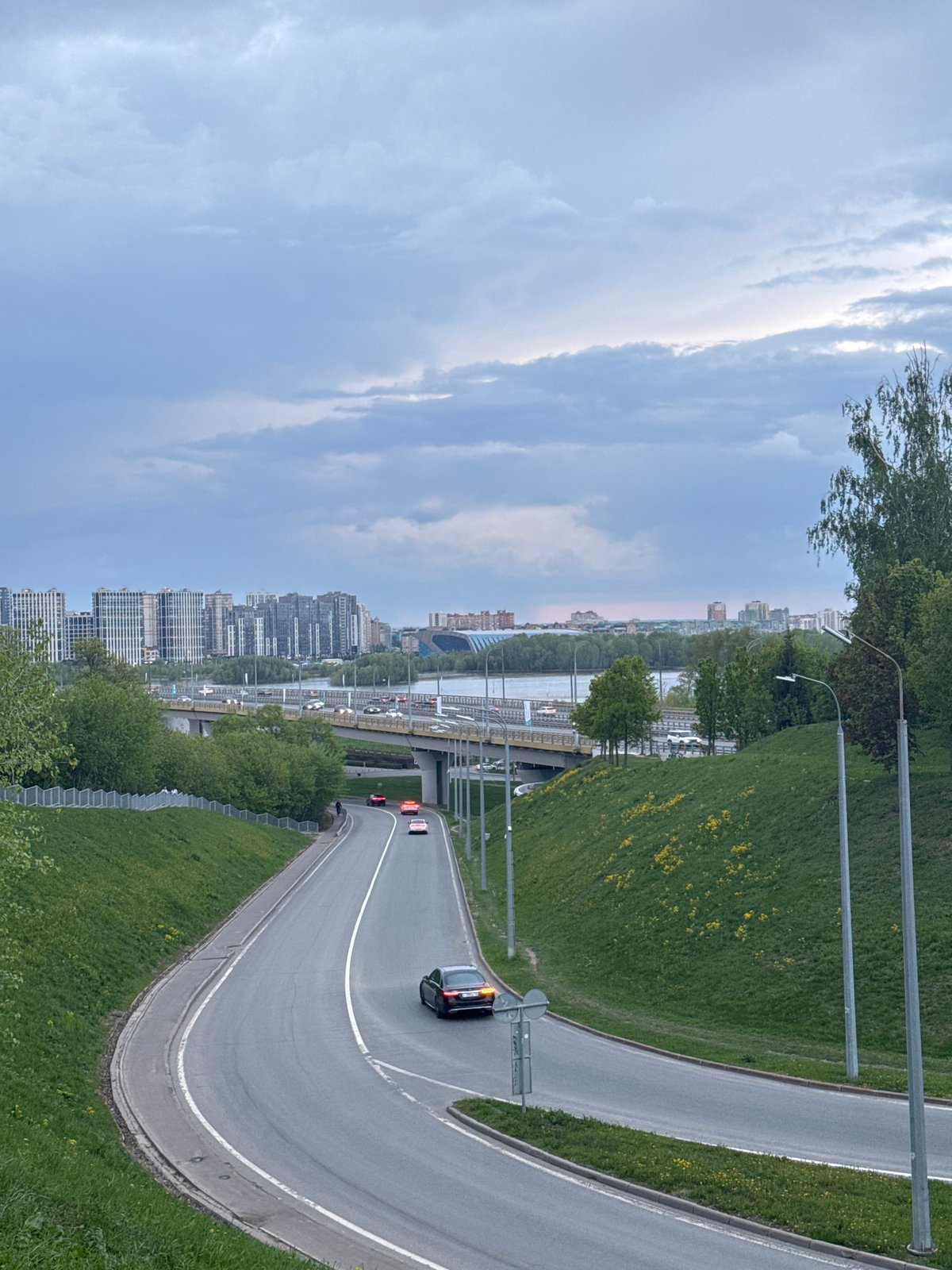 Kazan roadway and Tatar love sign documented by witness