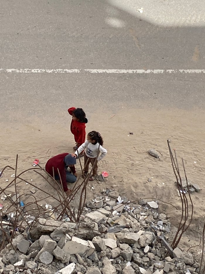 Life continues amid widespread destruction in Khan Yunis