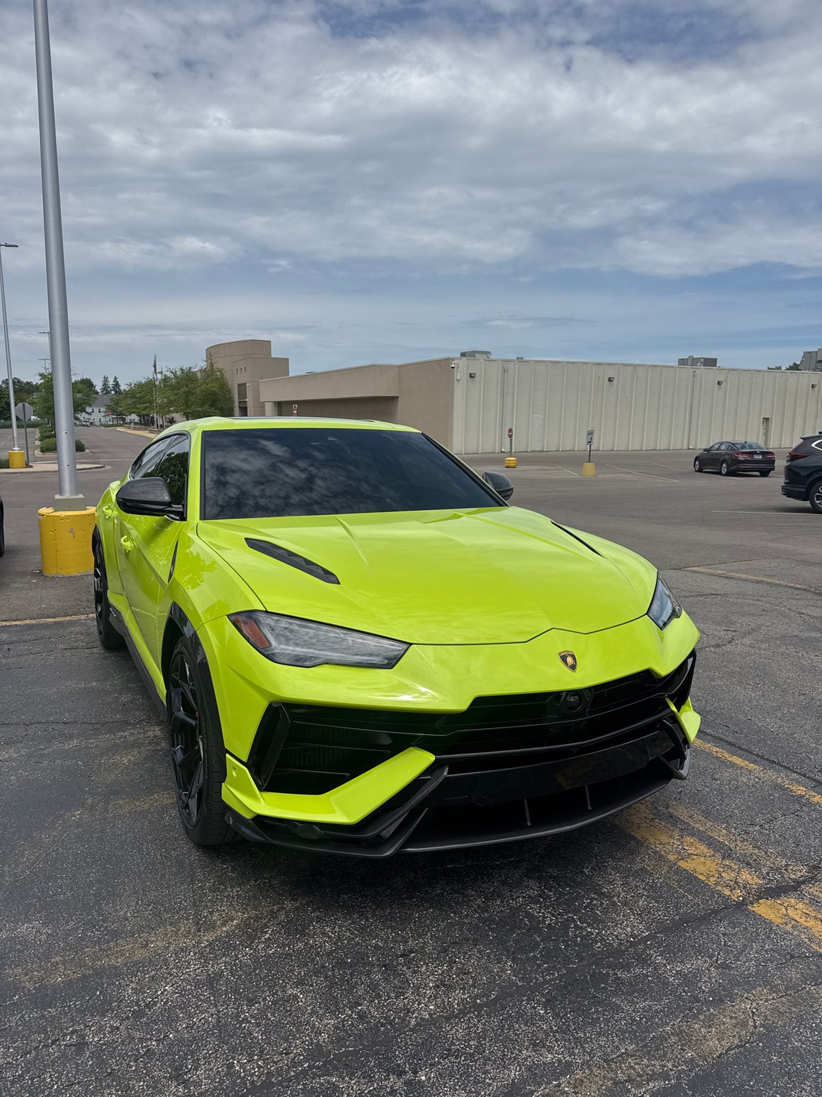 Green Lamborghini spotted during St. Charles dining outing