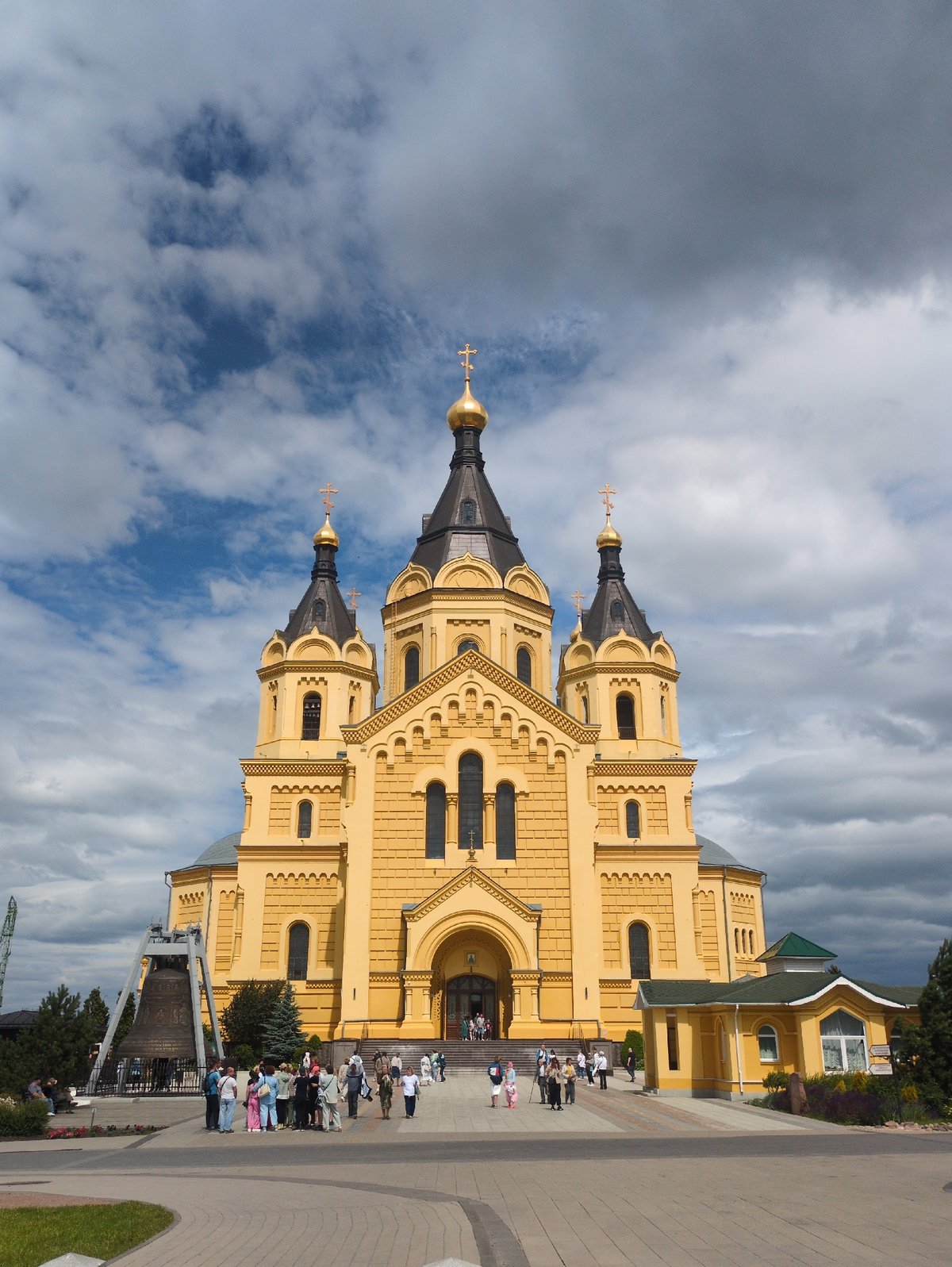 Morning tour through Nizhny Novgorod's landmarks, churches, and public spaces