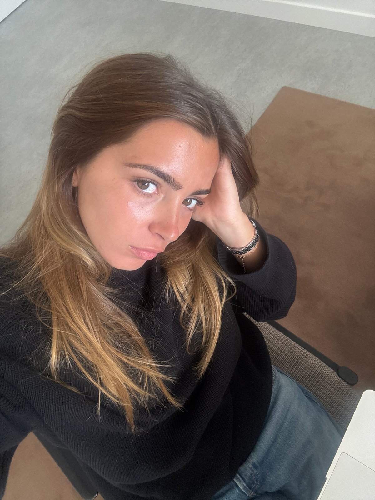 Woman photographed in casual moments at Torres Vedras location