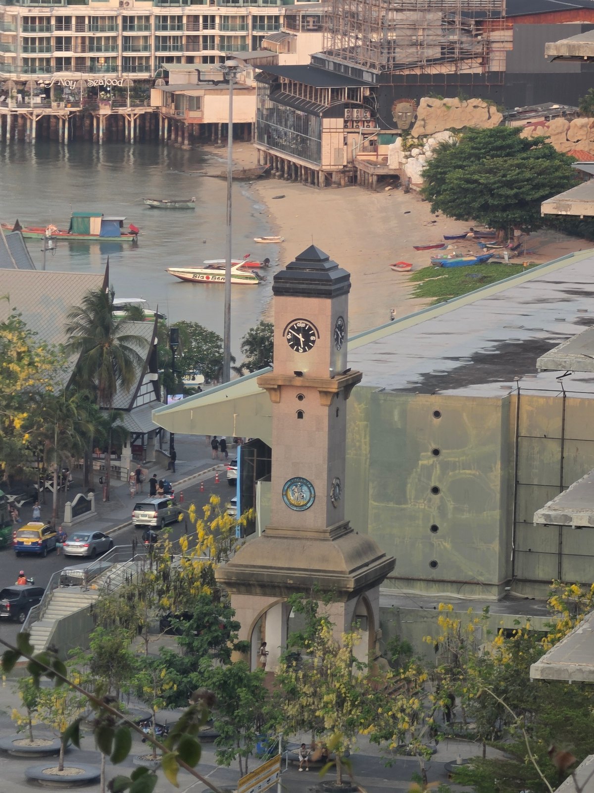 Tourist captures everyday moments across Pattaya City during morning visit