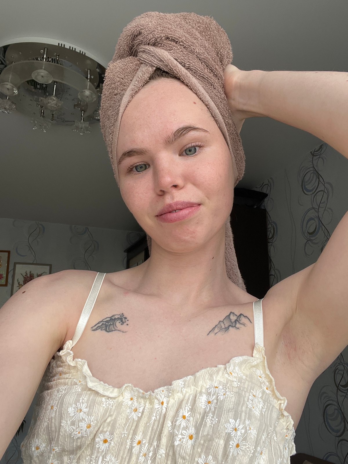 Woman documents morning routine through selfies in Chaikovsky, Russia