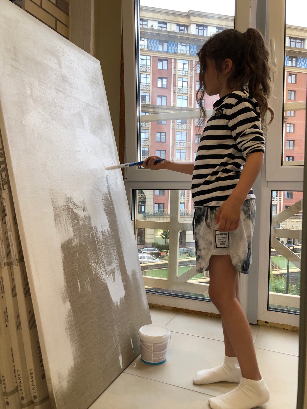 Art and baking session in Saint Petersburg apartment