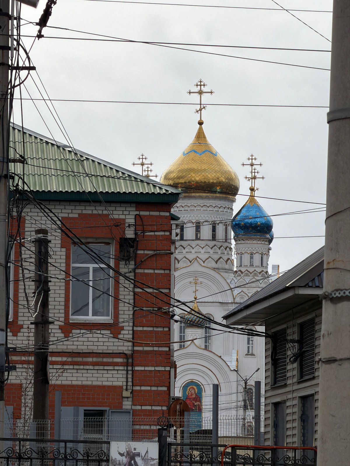 Ordinary moments captured around Liski train station and cathedral