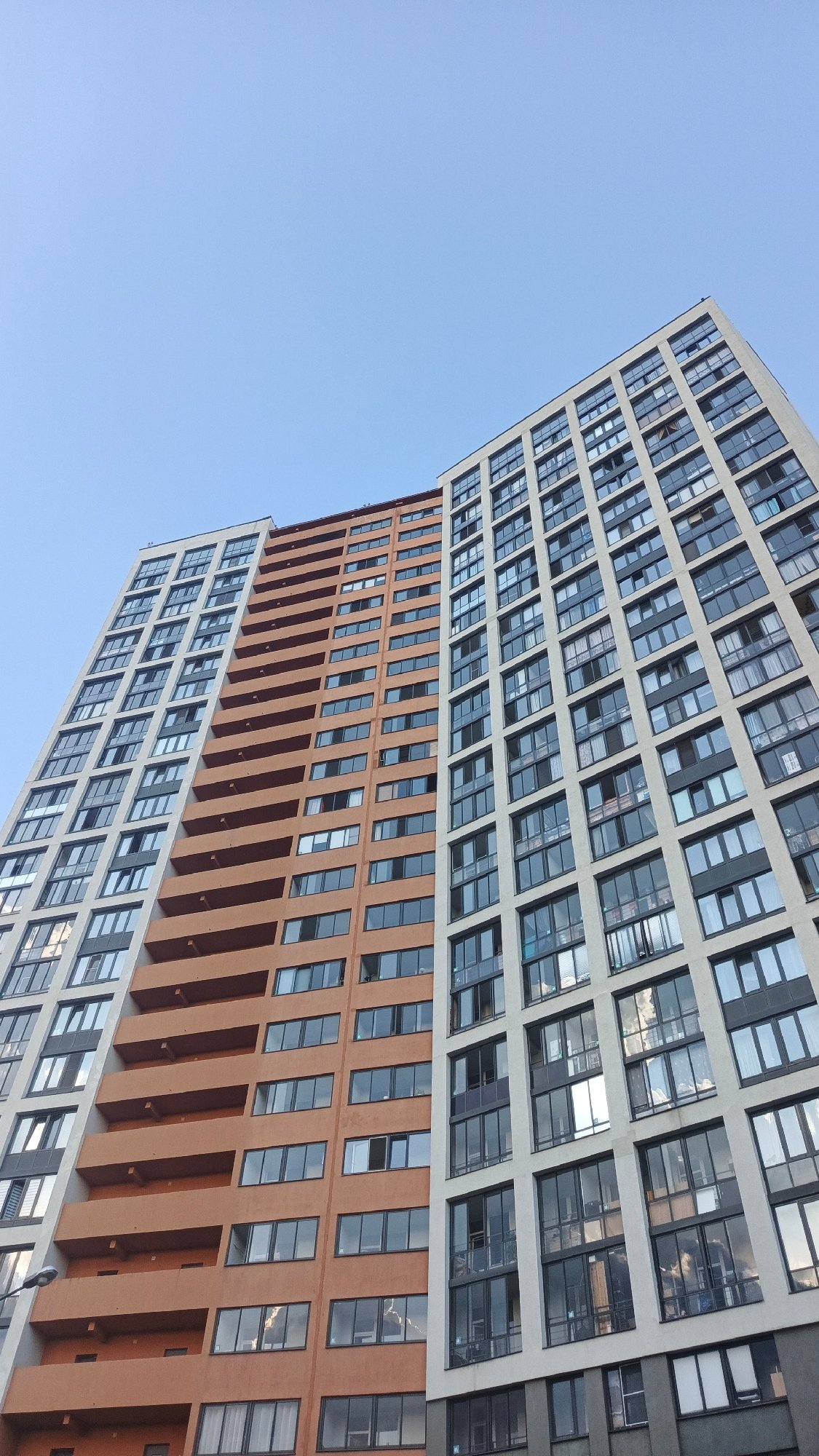 Yekaterinburg apartment complex and its garden details