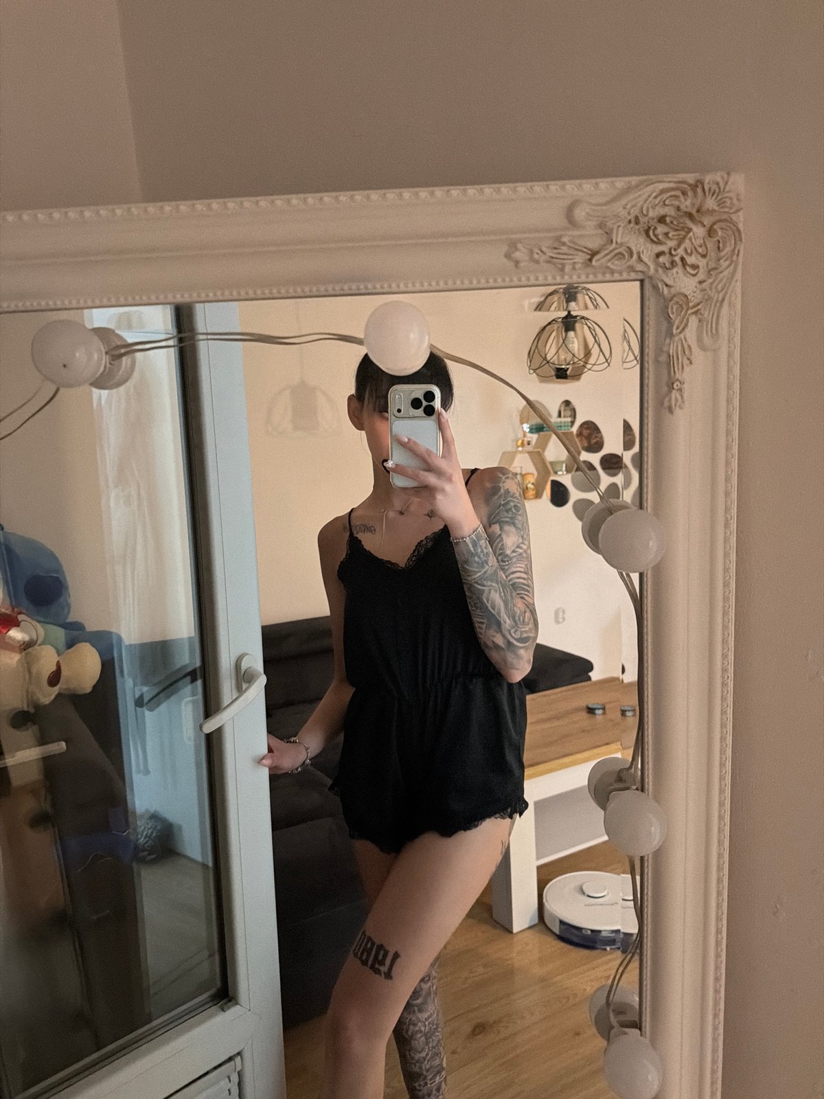 Evening at home in Plovdiv: selfies, succulents, and a robot vacuum