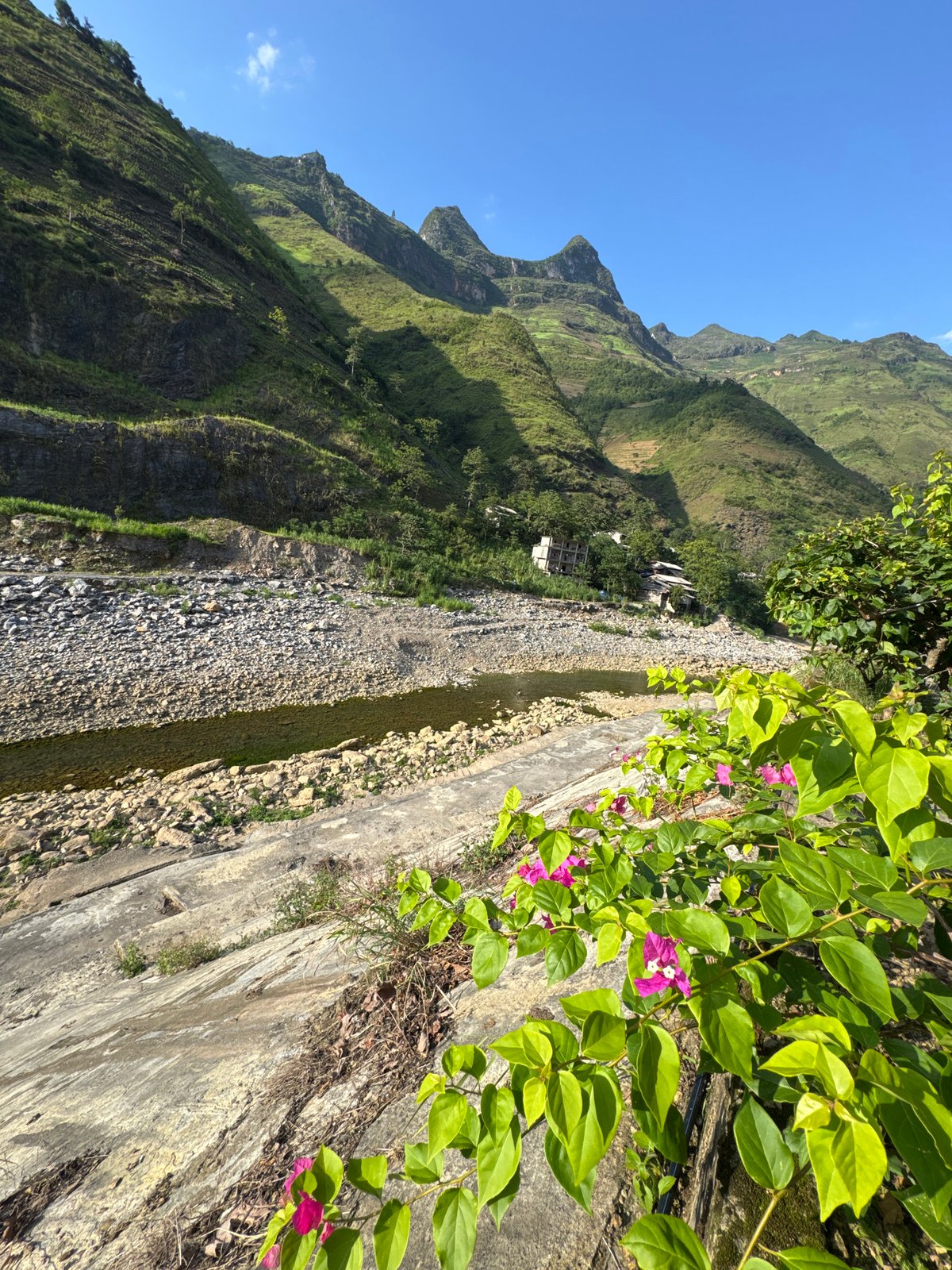 Tourist visits concrete dam in Vietnamese mountain commune