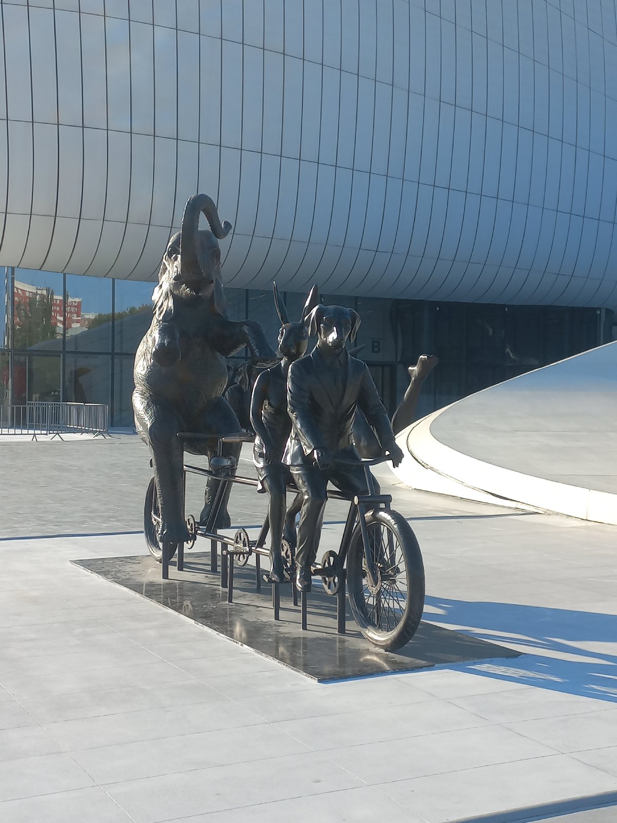 Baku's Heydar Aliyev Center and its public sculptures