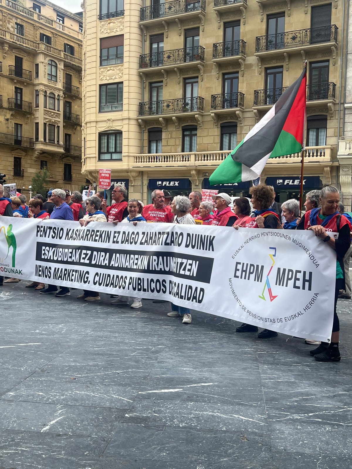 Morning protest in San Sebastián draws demonstrators to city streets