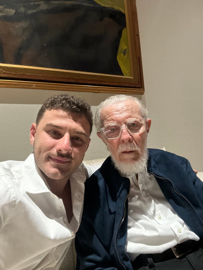 Birthday celebration with elderly man captured in San Salvador