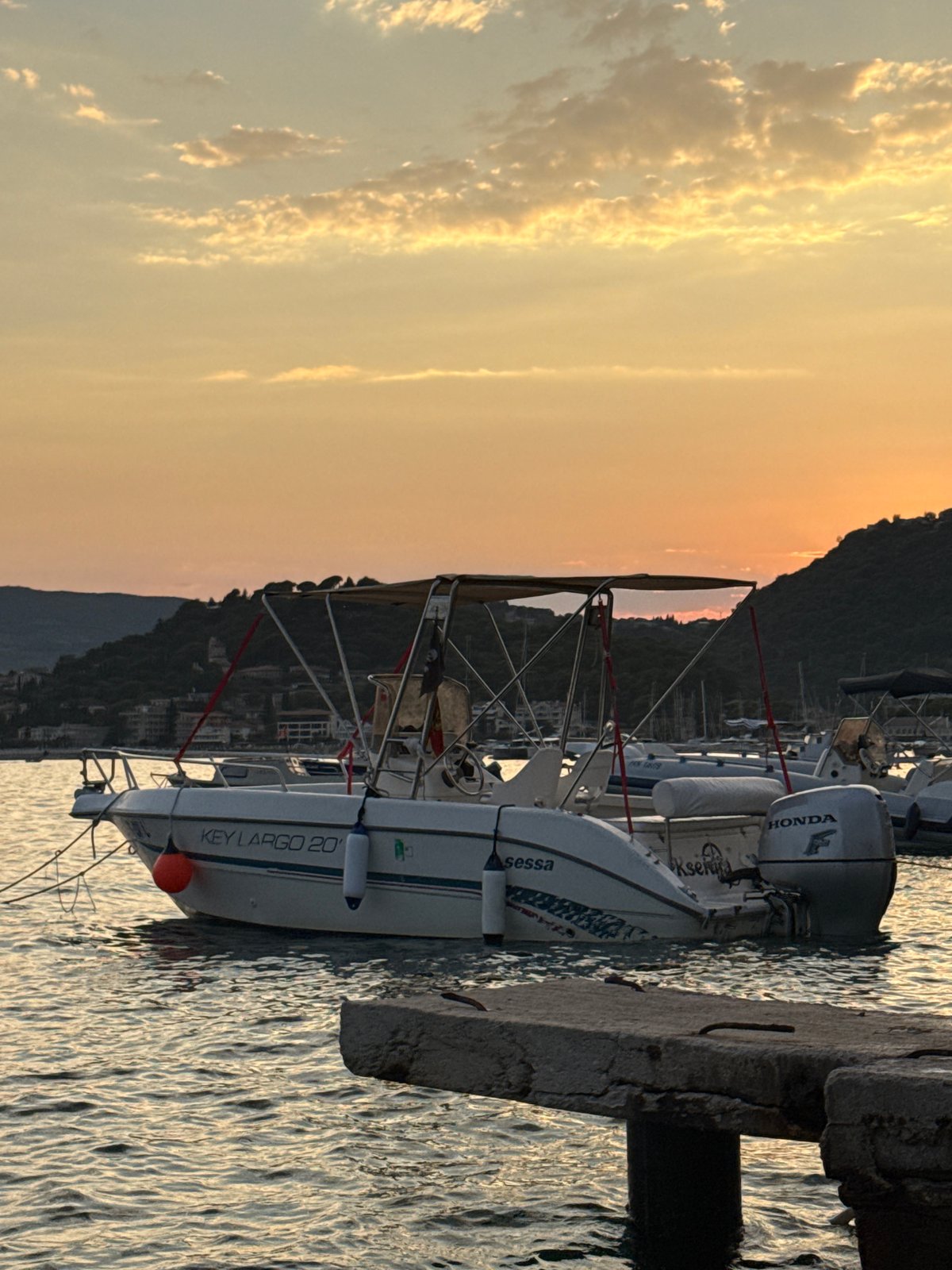 Sunset boats and shoreline crabs along the Sasovići waterfront