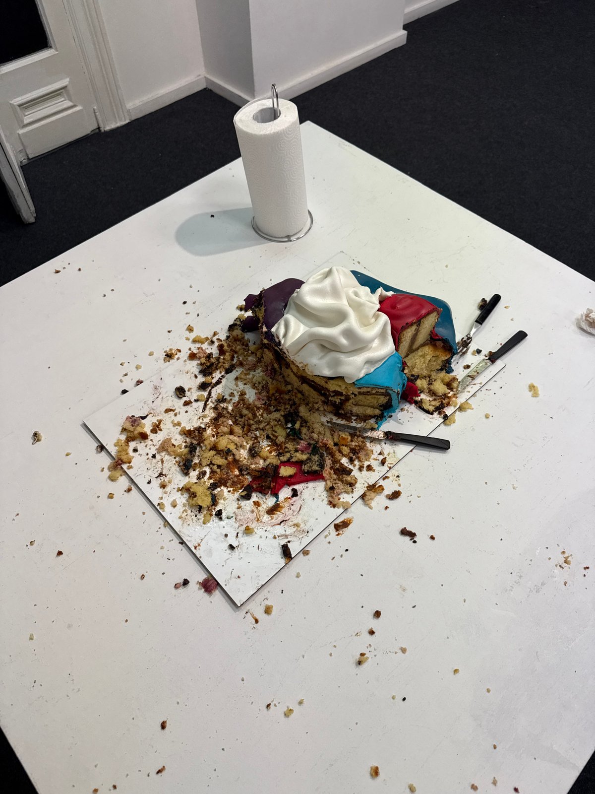 Art gallery event features destroyed cake, sculptures in Buenos Aires