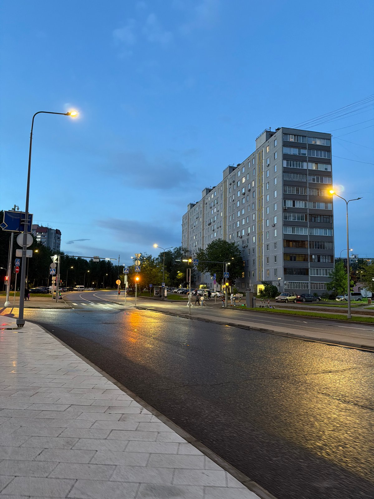 Evening scenes captured across Moscow neighborhoods and fitness centers