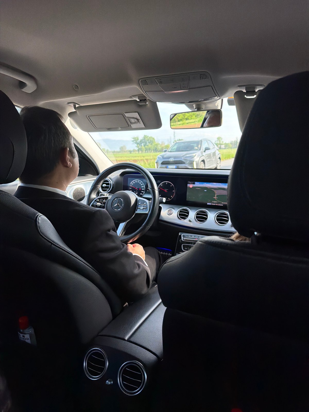 Man in suit photographed sleeping in car in Vicenza