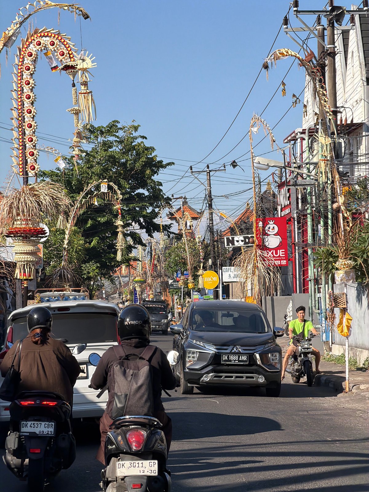 Balinese streets and temples dressed for a cultural occasion