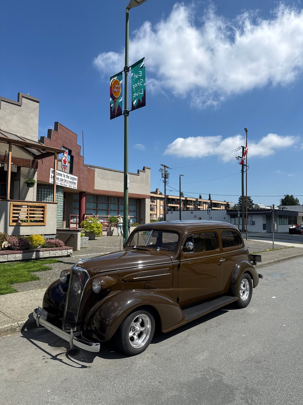 Vintage brown hot rod spotted on Coquitlam street