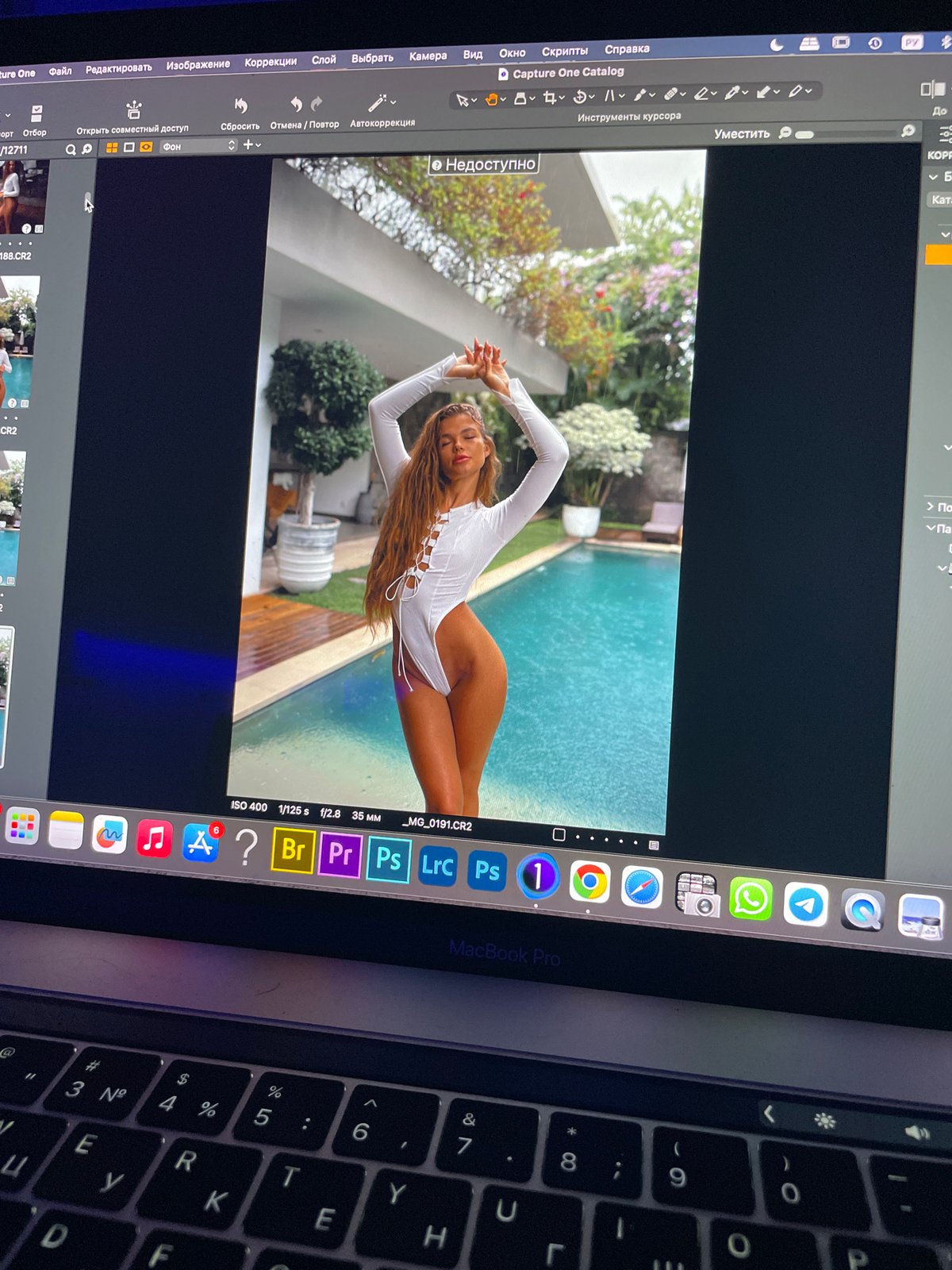 Photographer documents evening editing session in Kazan studio