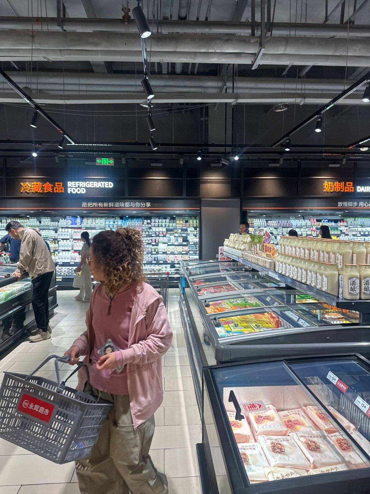 Women spotted shopping in Chongqing High-tech Zone supermarket
